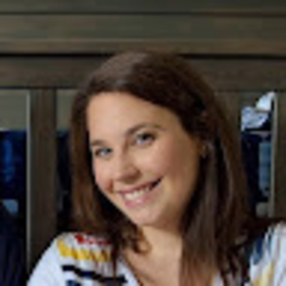 Meet your Posher, Alyssa - Picture 1 of 1